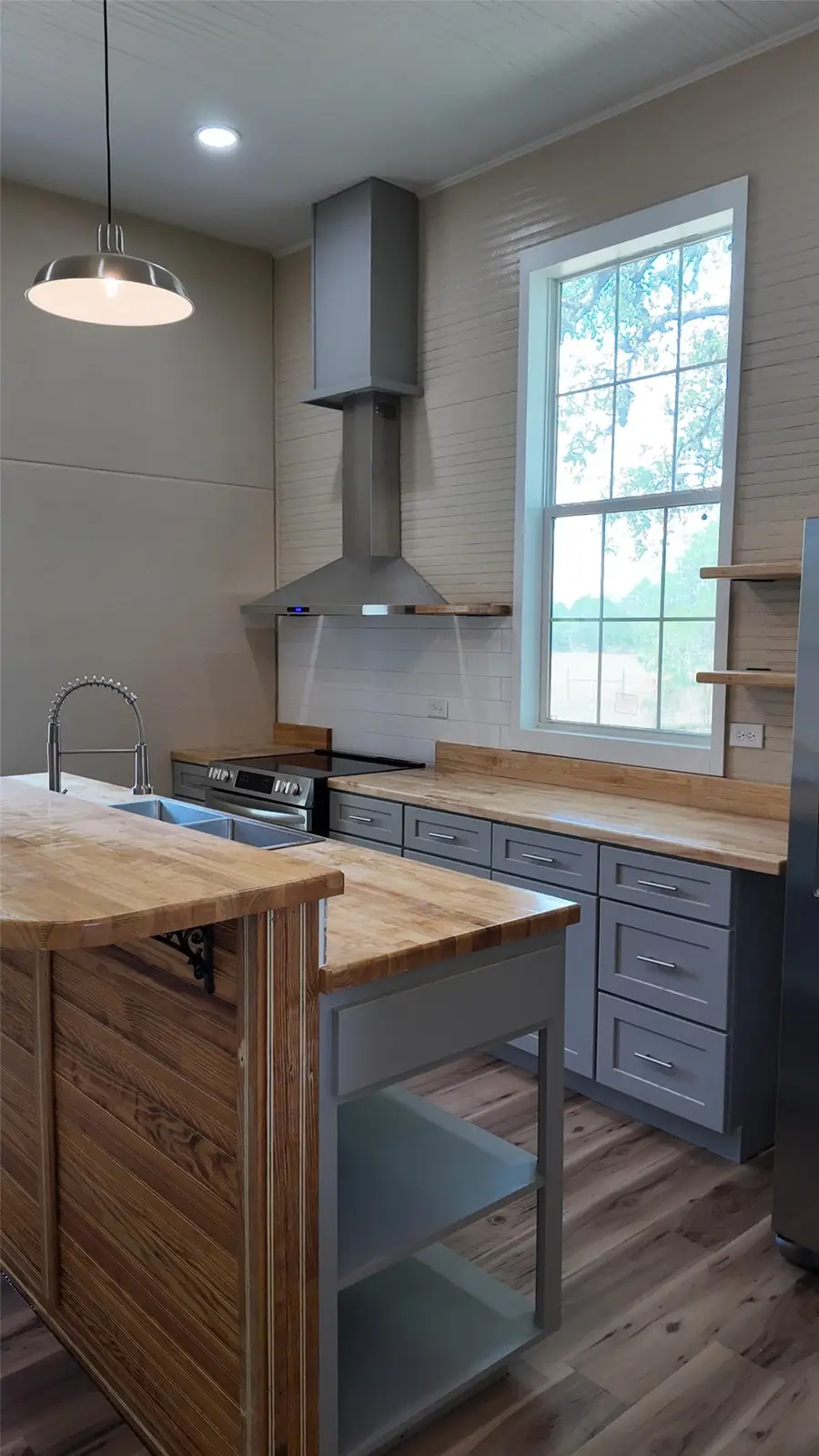 210 Julia St, Yoakum, TX 77995 - #2