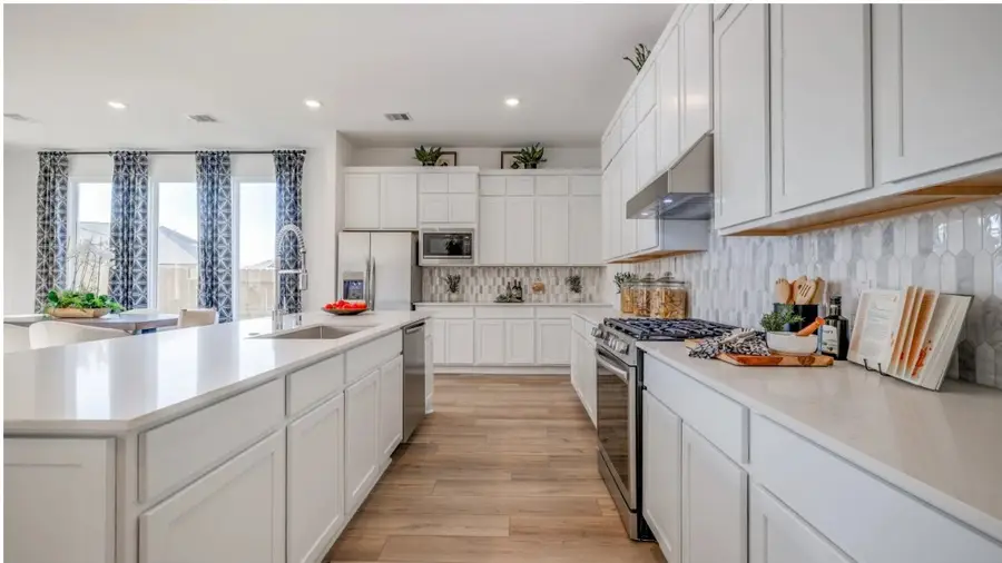 8218 Holly Blue Drive, Rosharon, TX 77583 - Image #3