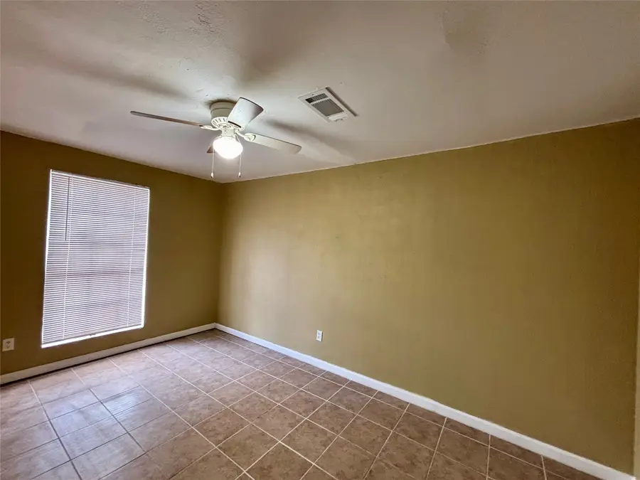 3902 Heatherbloom Drive, Houston, TX 77045 - Image #3