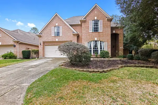2 Surrey Run Place, The Woodlands, TX 77384