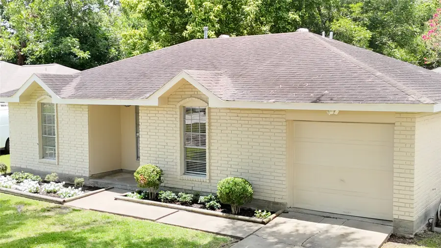 110 Stratmore Drive, Friendswood, TX 77546 - #2