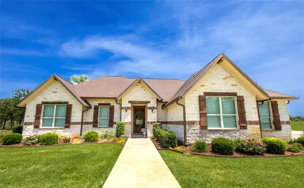 173 County Road 131a, Hallettsville, UT 77964