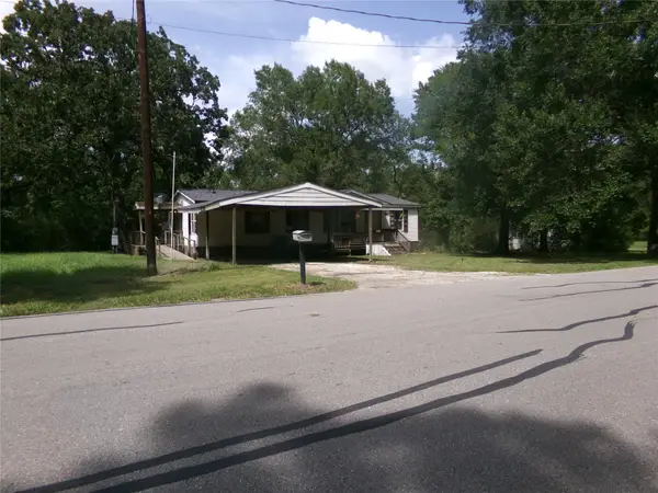 121 Lake Road, Riverside, TX 77320