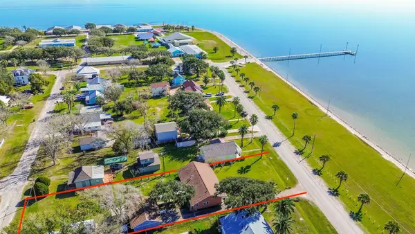 124 S Bay Boulevard, Palacios, TX 77465