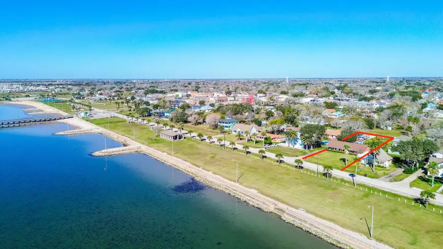 124 S Bay Boulevard, Palacios, TX 77465 - #2