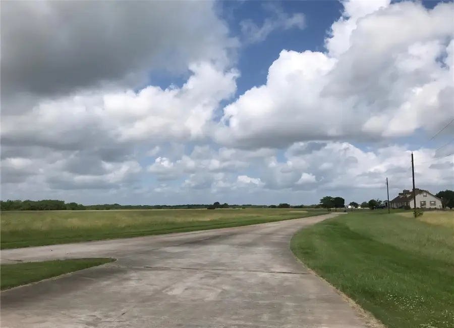 1007 Chuckwagon Trail, Angleton, TX 77515 - Image #2