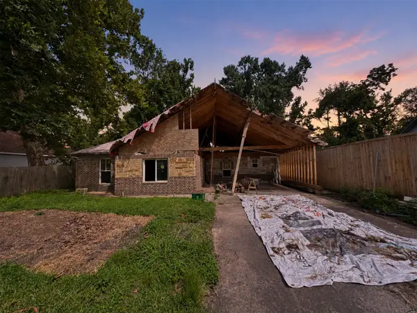 9318 Sherbourne Street, Houston, TX 77016