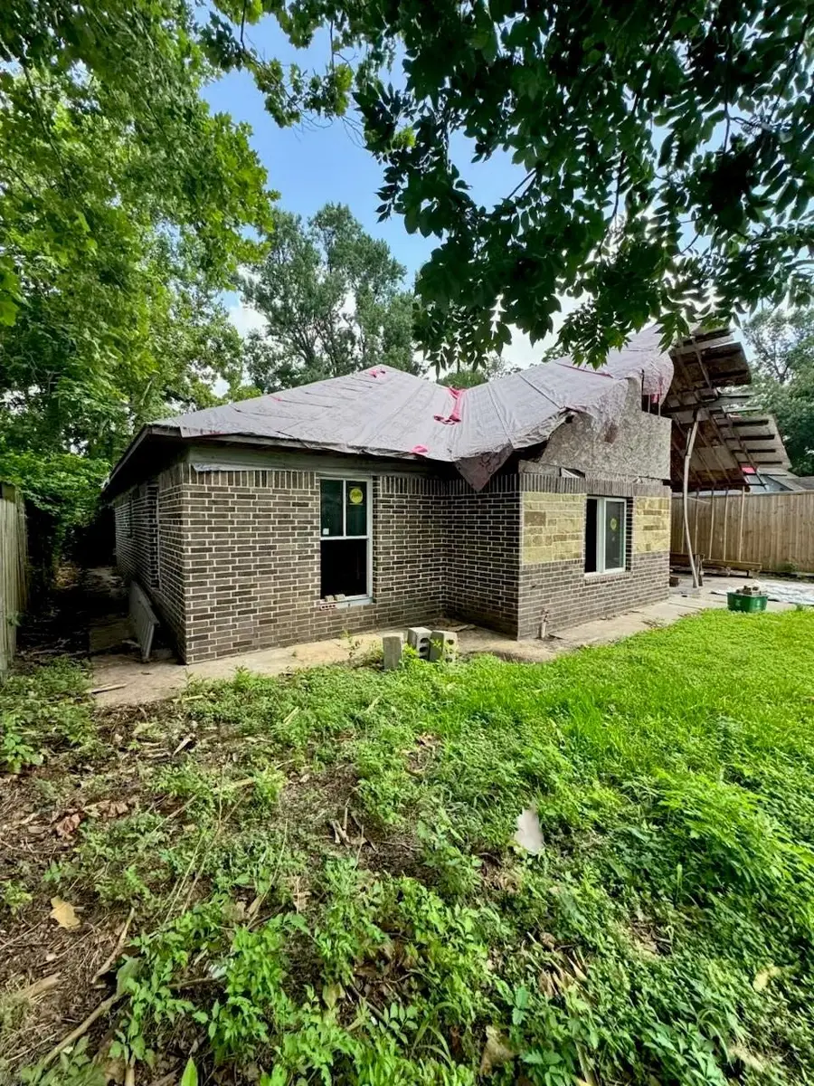 9318 Sherbourne Street, Houston, TX 77016 - #2