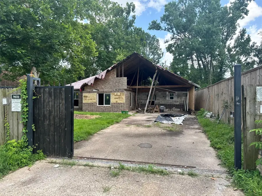 9318 Sherbourne Street, Houston, TX 77016 - #3