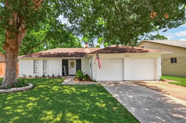 16203 Forest Bend Avenue, Friendswood, TX 77546