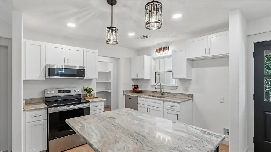 502 Packers Circle, Somerville, TX 77879 - #3