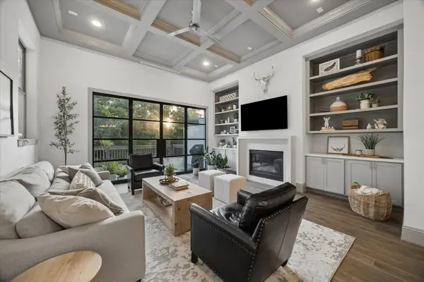 1907 W 25th Street, Houston, TX 77008