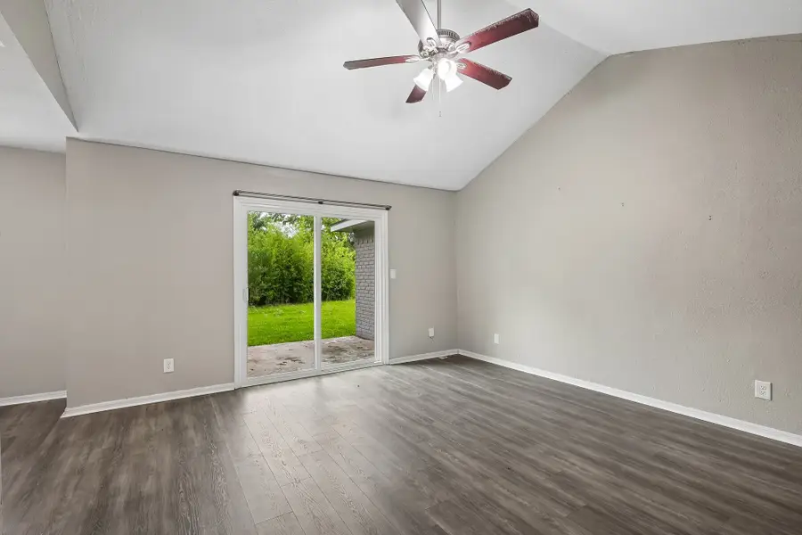 306 S Holmes Street, La Porte, TX 77571 - #2