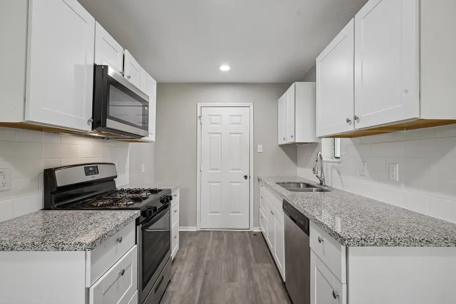 306 S Holmes Street, La Porte, TX 77571 - #3