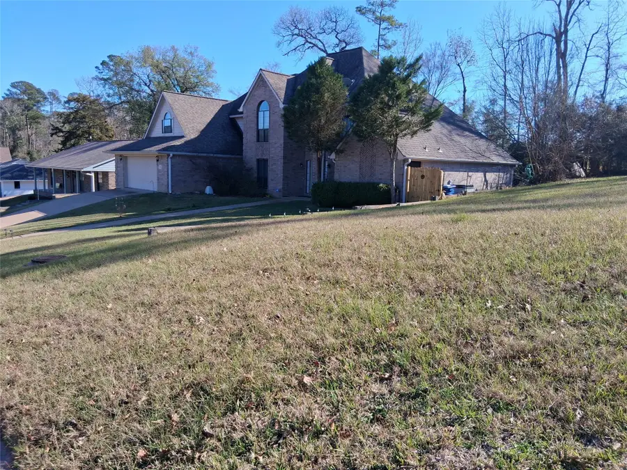 913 Cherry Hills Drive, Huntsville, TX 77340 - Image #2
