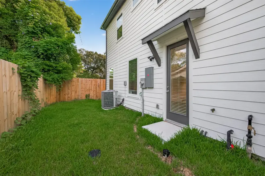 833 Dorchester St Street #E, Houston, TX 77022 - #2