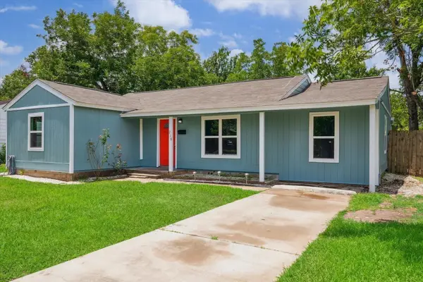 210 Laurel Street, Lake Jackson, TX 77566