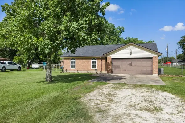 10122 Laurie Lane, Highlands, TX 77562