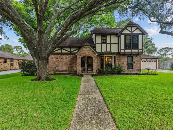 1810 Hunt Drive, Friendswood, TX 77546
