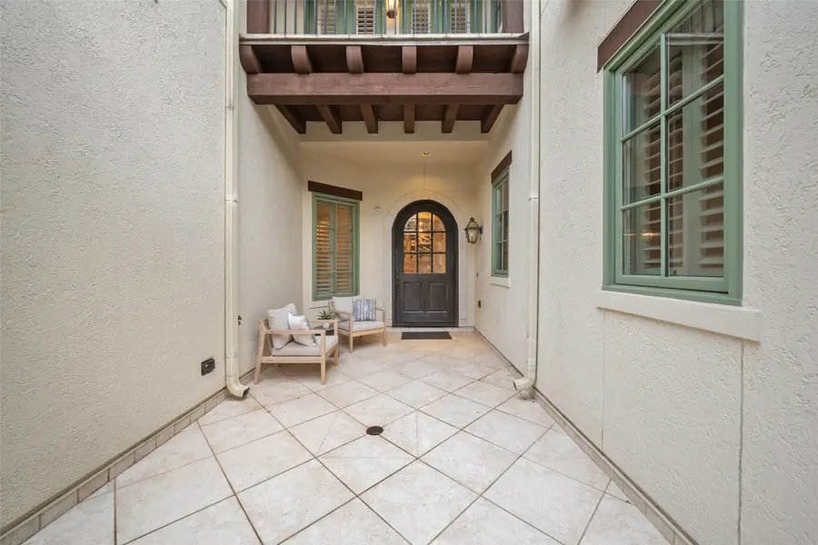 7 Moatwood Court, The Woodlands, TX 77382 - Image #3