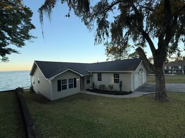 102 Bridgelanding, Onalaska, TX 77360