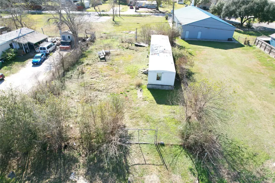 206 Crescent Drive, Fresno, TX 77545 - Image #2