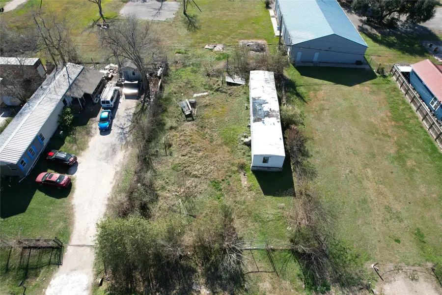 206 Crescent Drive, Fresno, TX 77545 - Image #3