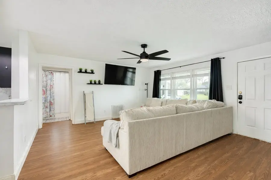 318 S Amherst Drive, West Columbia, TX 77486 - #3