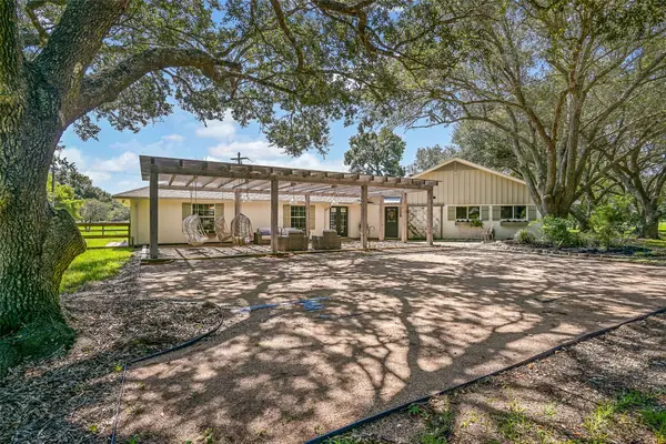 3042 Poskey Road, Anahuac, TX 77514
