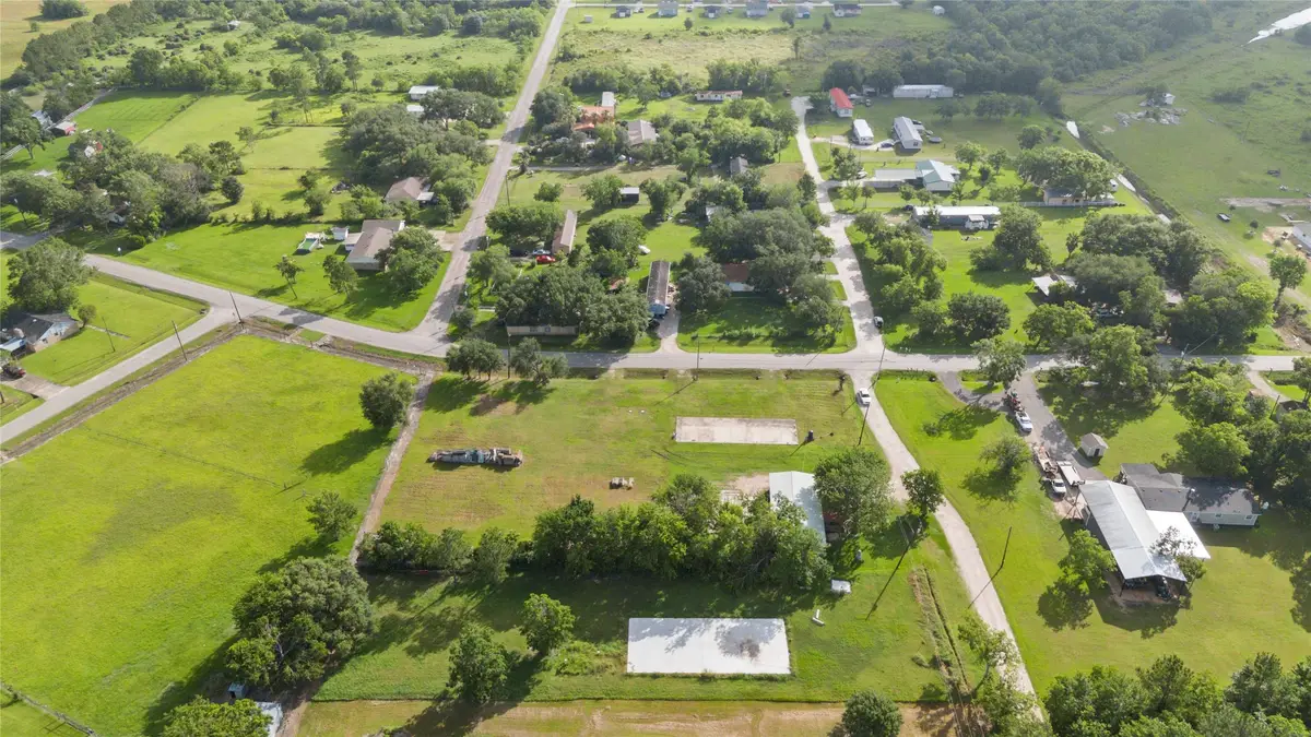 2257 County Road 529, Alvin, TX 77511 - #1