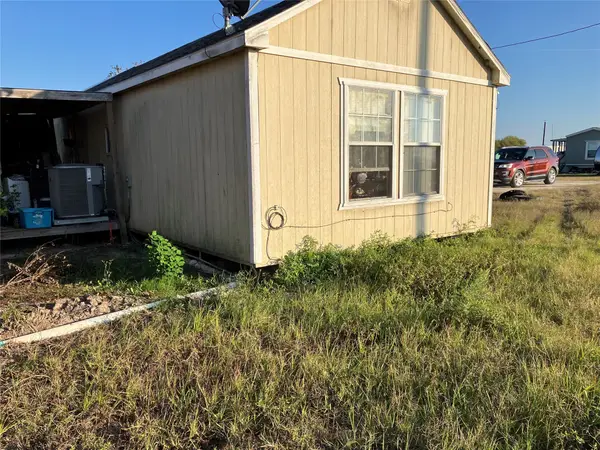 106 Avalon, Palacios, TX 77465