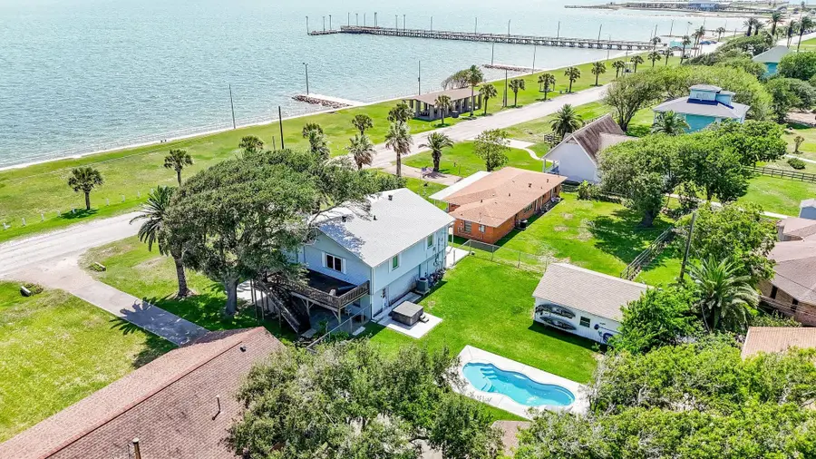 204 S Bay Boulevard, Palacios, TX 77465 - #2