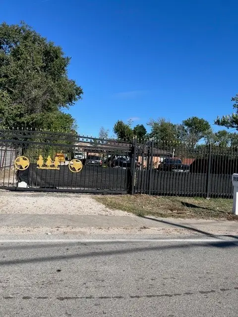 5606 Creekmont Drive, Houston, TX 77091 - Image #2