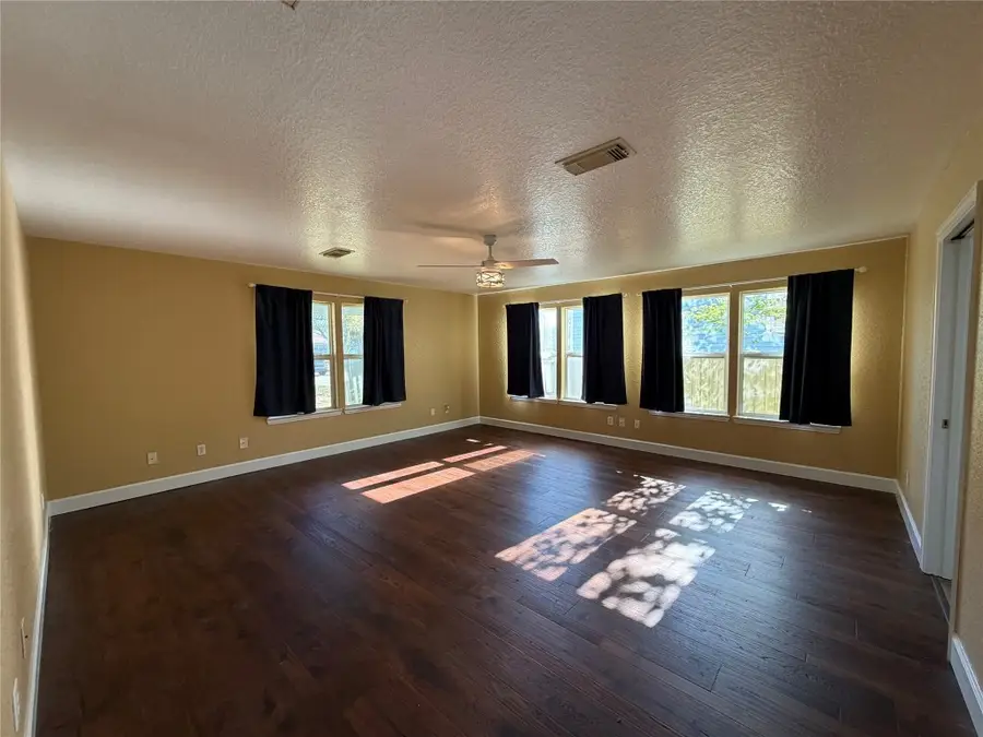 6421 S Ridgecrest Drive, Hitchcock, TX 77563 - #2