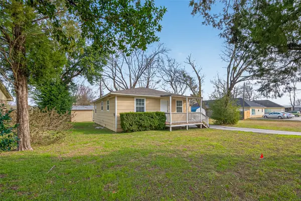 106 Longstreet Road, Willis, TX 77378