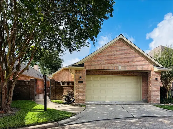 8027 Oakwood Garden Street, Houston, TX 77040