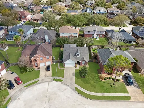 16111 Dock Bar Court, Friendswood, TX 77546