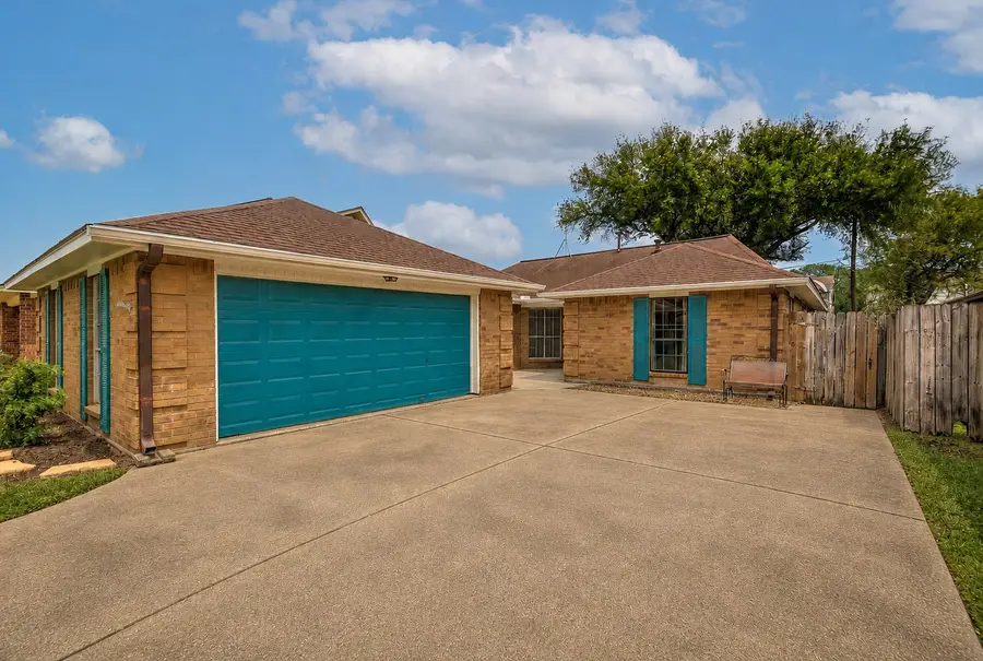 925 S 6th Street, La Porte, TX 77571 - #3