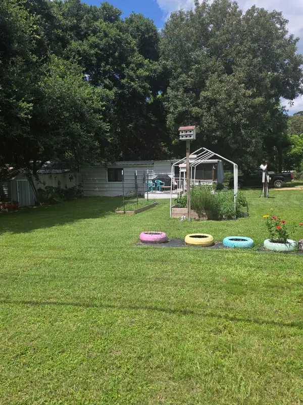 11 Pine Road W, Coldspring, TX 77331
