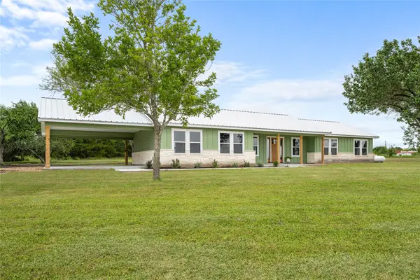 1232 Swiss Alp Hills Loop, Schulenburg, TX 78956