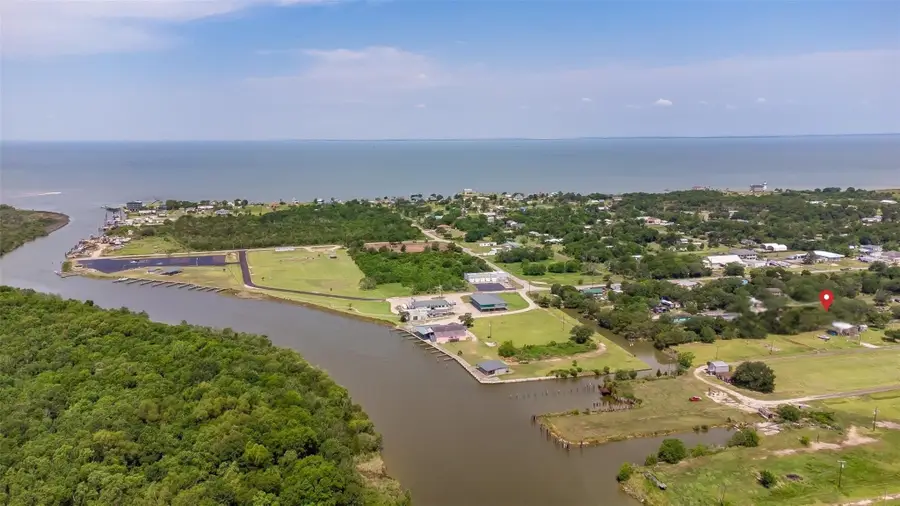 637 Troy Street, Anahuac, TX 77514 - #2