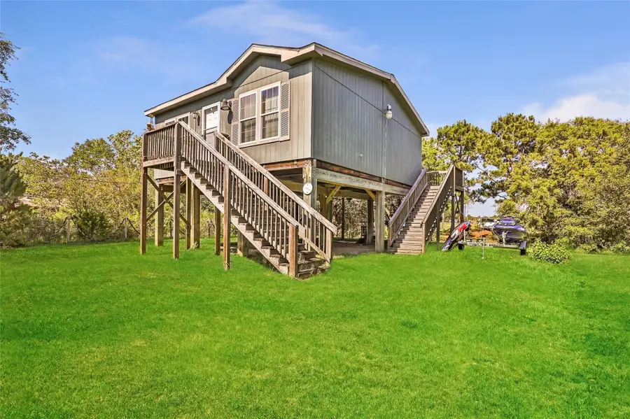 637 Troy Street, Anahuac, TX 77514 - #3
