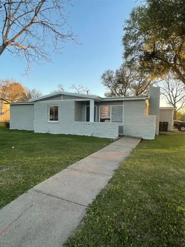 611 Sarah Street, Edna, TX 77957