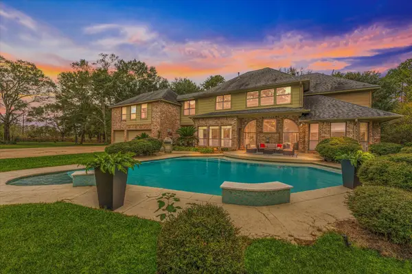 1019 Towering Oaks Street, Magnolia, TX 77355