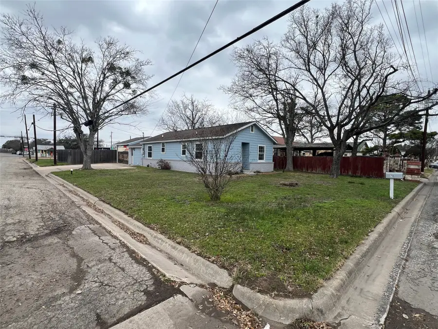 711 N Grimes Street, Giddings, TX 78942 - #2