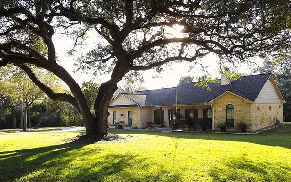 4443 Highway 90, Alleyton, TX 78935