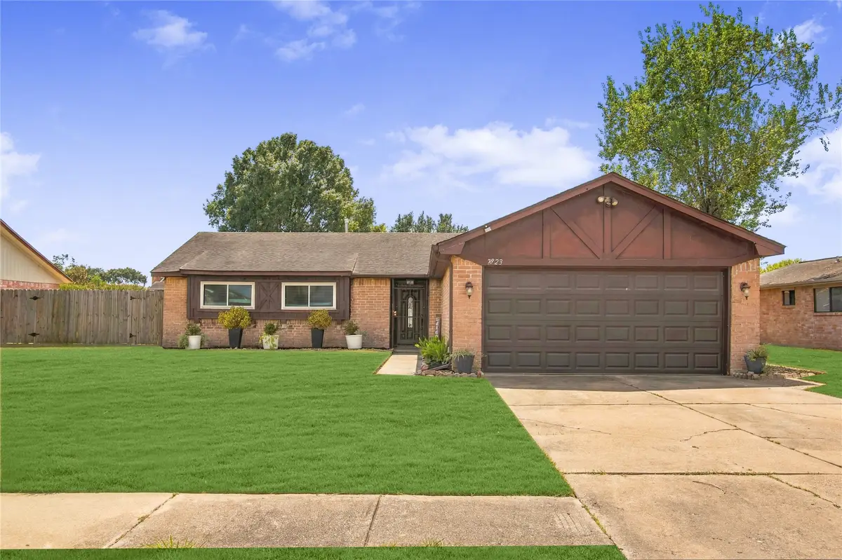 7823 Chasecreek Drive, Missouri City, TX 77489 - #1