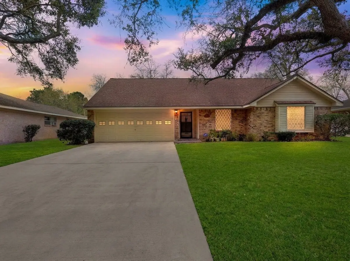 106 Wedgewood Avenue, Hitchcock, TX 77563 - #1