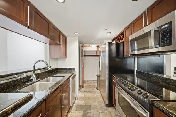 3525 Sage Road #404, Houston, TX 77056