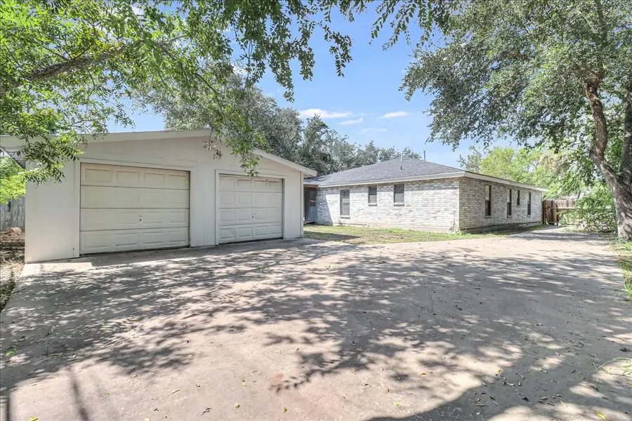 2111 E Lott Avenue, Kingsville, TX 78363 - #2